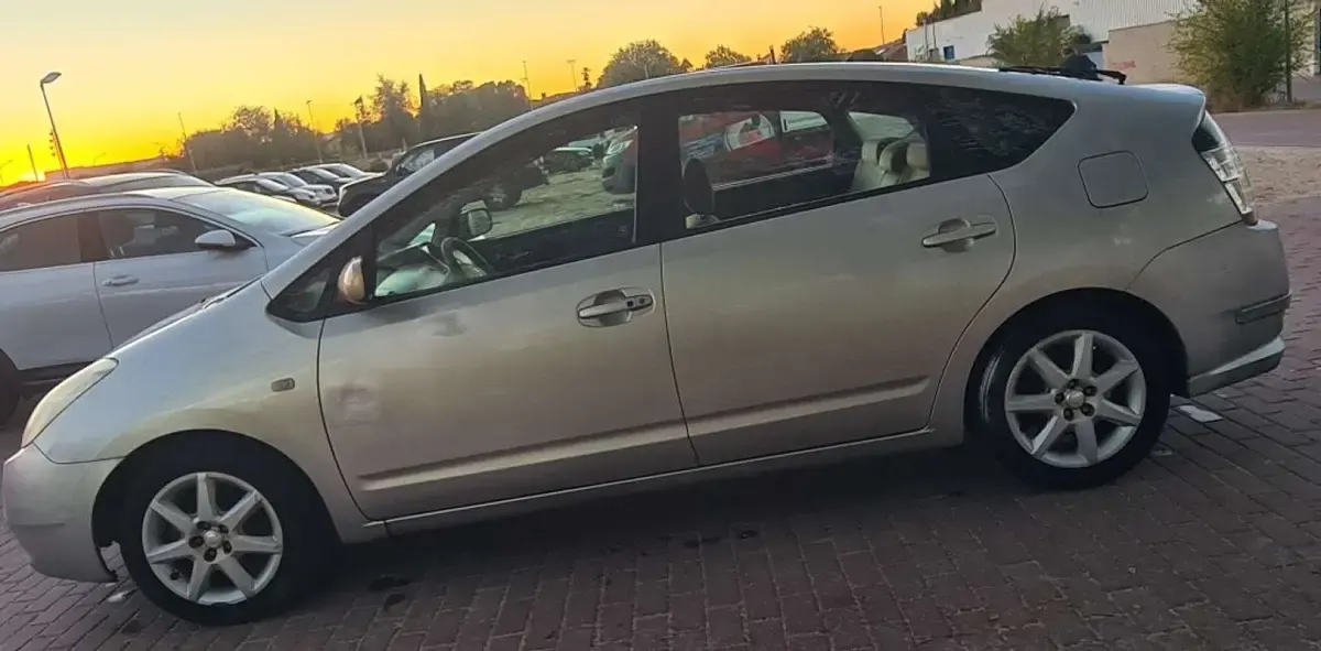 Usado Toyota Prius 72 CV (52 kW) 2004 Gris Utilitario