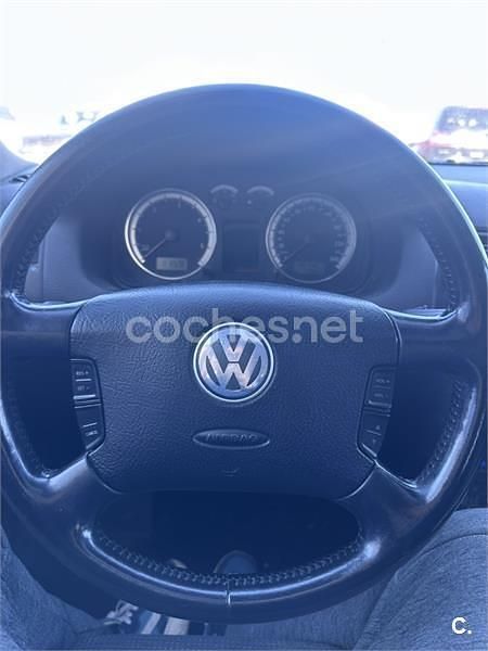 Usado VW Golf IV Highline 130 CV (95 kW) 2003 Gris / plata Berlina
