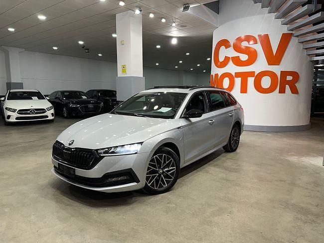 Usado Skoda Octavia 204 CV (150 kW) 2022 Gris Familiar
