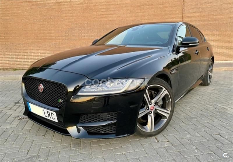 Usado Jaguar XF R-Sport 180 CV (132 kW) 2020 Negro Berlina