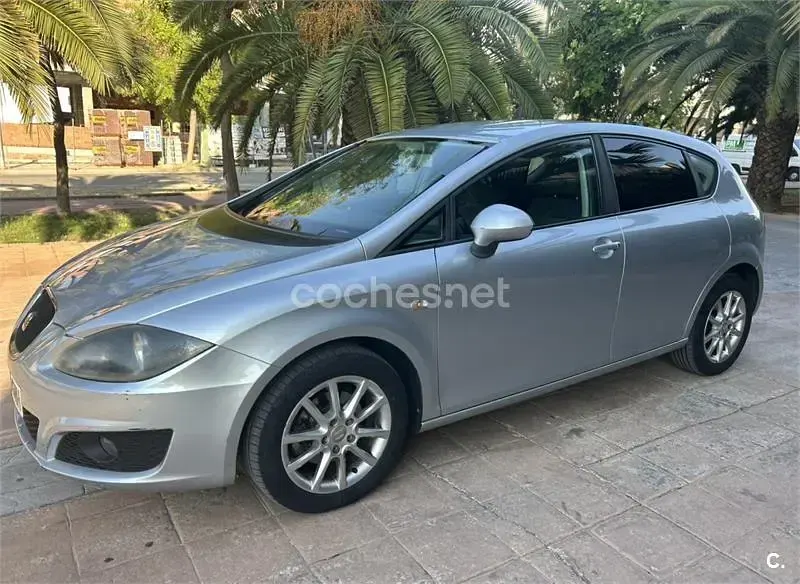 Usado Seat Leon Ecomotive 105 CV (77 kW) 2009 Gris / plata Utilitario
