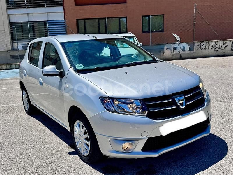 Gris / plata Usado 2014 Dacia Sandero Lauréate Utilitario | 5499 € (Buen precio) - Imagen 1/4