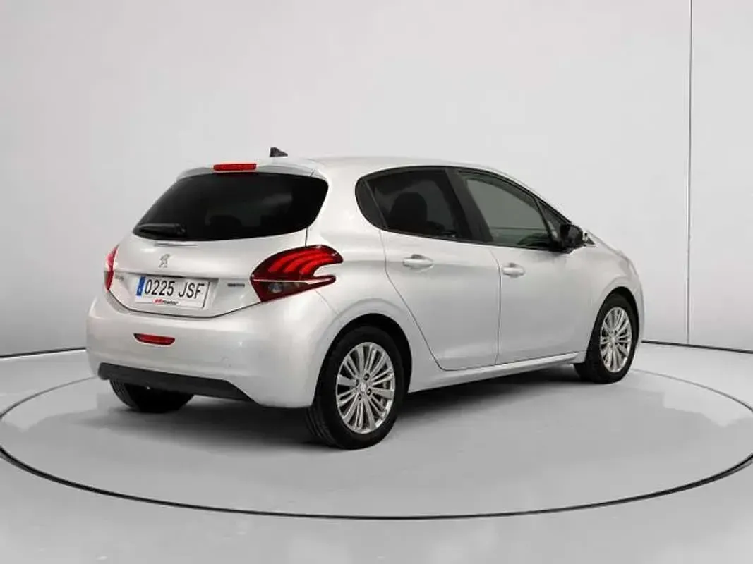 Usado Peugeot 208 Style 82 CV (60 kW) 2016 Gris Utilitario