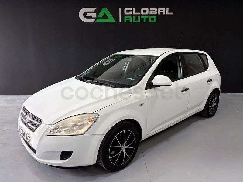 Usado Kia Ceed 109 CV (80 kW) 2008 Blanco Utilitario