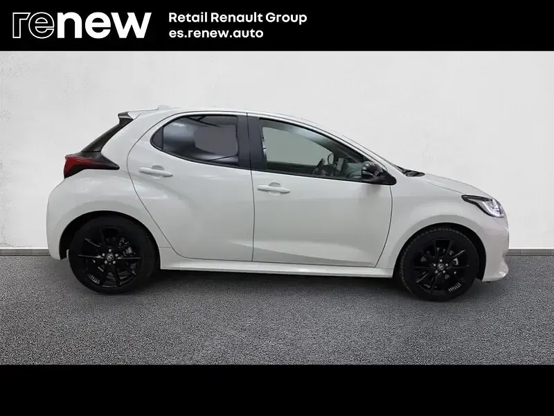 Usado Toyota Yaris Hybrid Style 116 CV (85 kW) 2023 Blanco Berlina