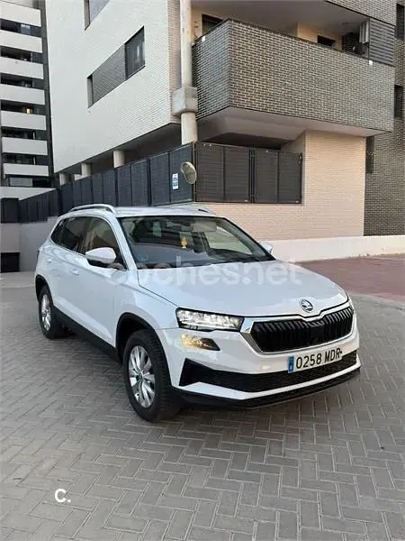 Usado Skoda Karoq SportLine 150 CV (110 kW) 2023 Blanco SUV