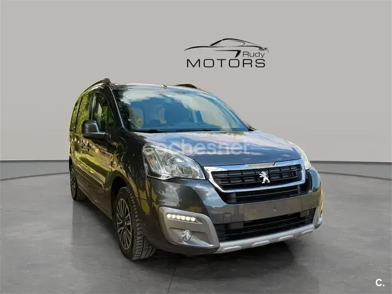 Usado Peugeot Partner Tepee Outdoor 100 CV (73 kW) 2015 Gris / plata Monovolumen