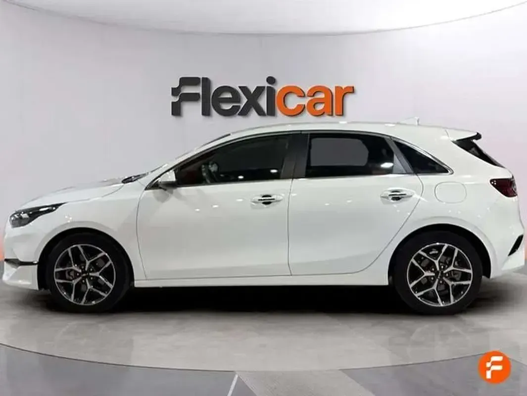 Usado Kia Ceed 101 CV (74 kW) 2023 Blanco Utilitario