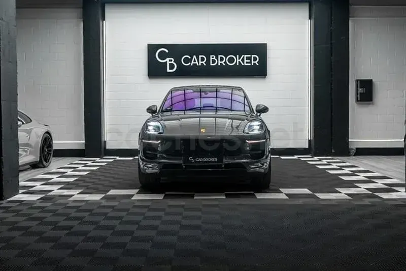 Usado Porsche Macan Turbo Performance Package 440 CV (323 kW) 2018 Gris / plata SUV
