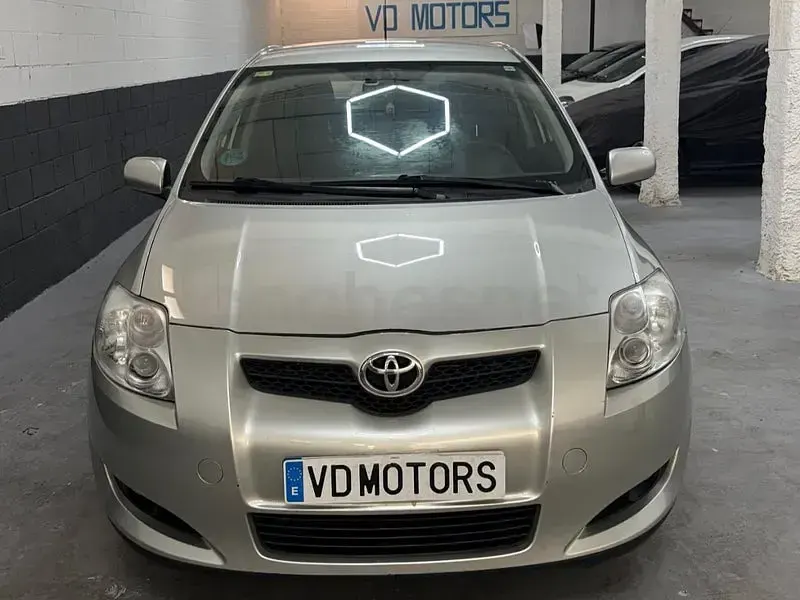Usado Toyota Auris Sol 124 CV (91 kW) 2007 Gris / plata Utilitario