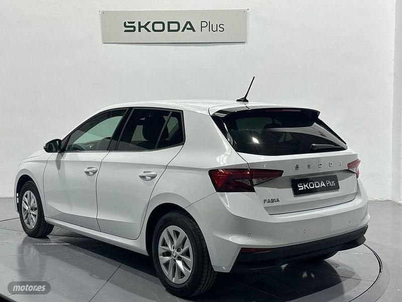 Usado Skoda Fabia Selection 115 CV (84 kW) 2025 Blanco Berlina