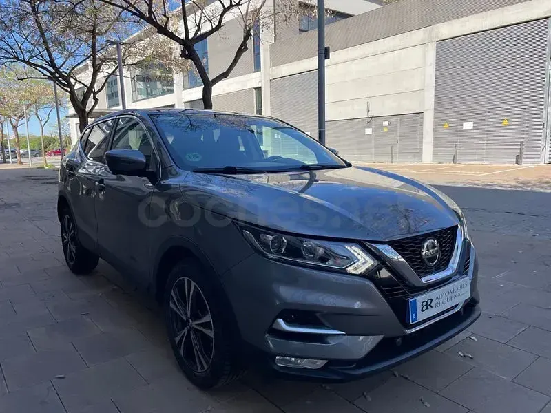 Usado Nissan Qashqai N-Connecta 115 CV (84 kW) 2018 Gris / plata SUV