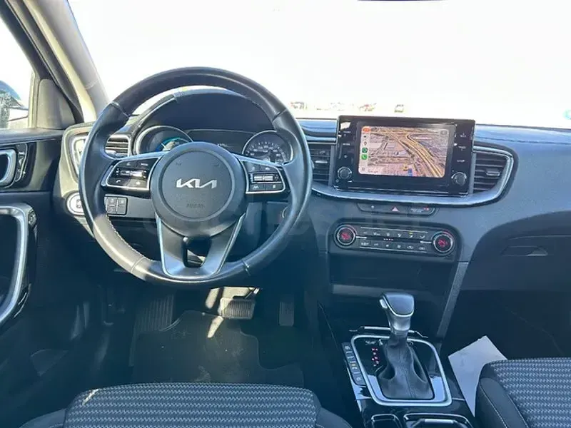 Usado Kia XCeed 141 CV (103 kW) 2023 Gris / plata SUV