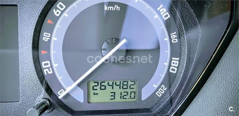 Usado Skoda Fabia 75 CV (55 kW) 2004 Azul Familiar