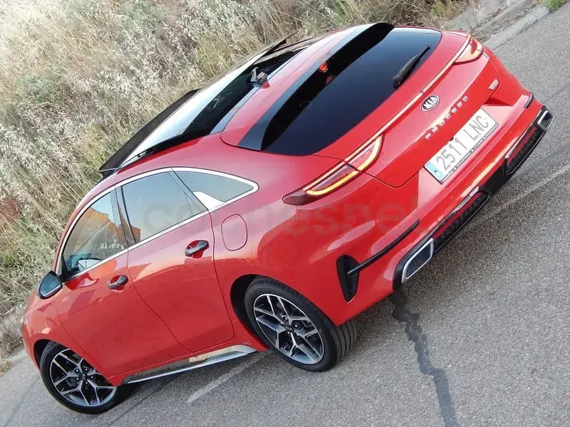 Usado Kia ProCeed GT-Line 136 CV (100 kW) 2021 Rojo Familiar