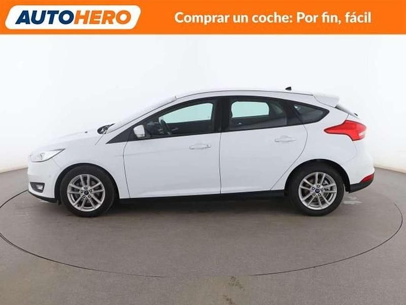 Usado Ford Focus Trend 125 CV (91 kW) 2015 Blanco Berlina