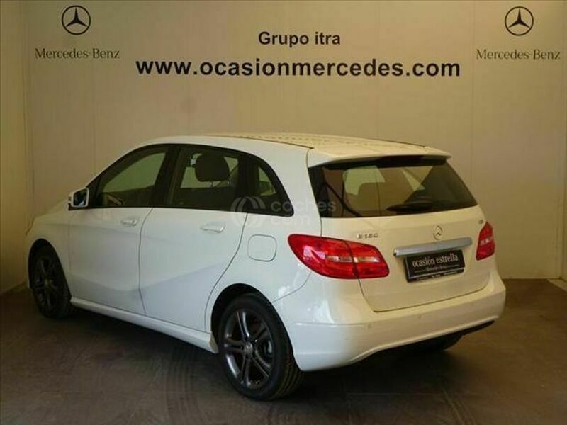Usado Mercedes B180 109 CV (80 kW) 2014 Blanco Monovolumen