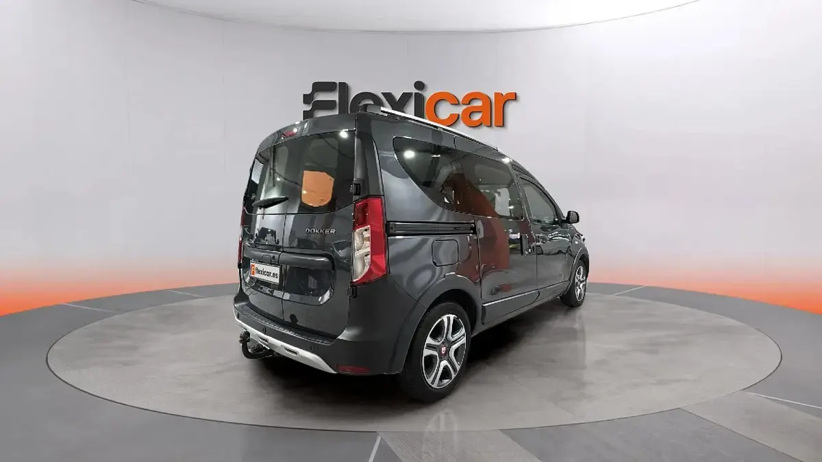 Usado Dacia Dokker Essentiel 131 CV (96 kW) 2019 Gris Monovolumen