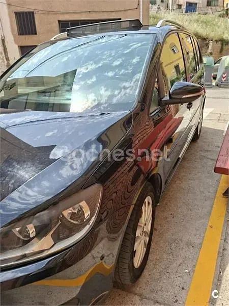 Usado VW Touran Sport 140 CV (102 kW) 2013 Negro Monovolumen