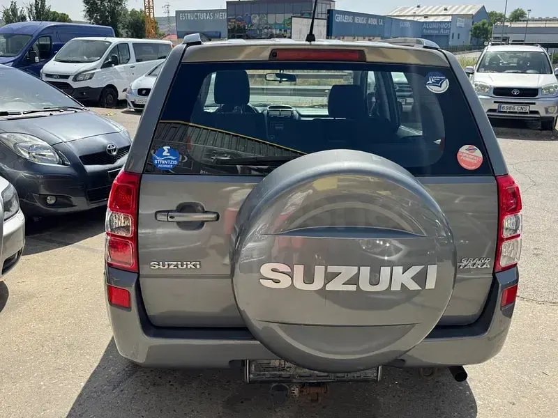 Usado Suzuki Grand Vitara 140 CV (102 kW) 2006 Gris / plata SUV
