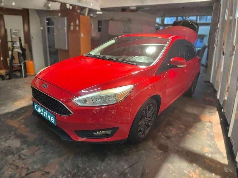 Usado Ford Focus Trend 125 CV (91 kW) 2015 Rojo Utilitario