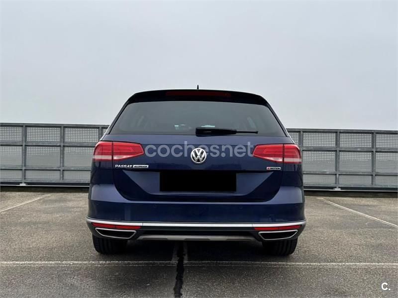 Usado VW Passat Alltrack 190 CV (139 kW) 2019 Azul Familiar