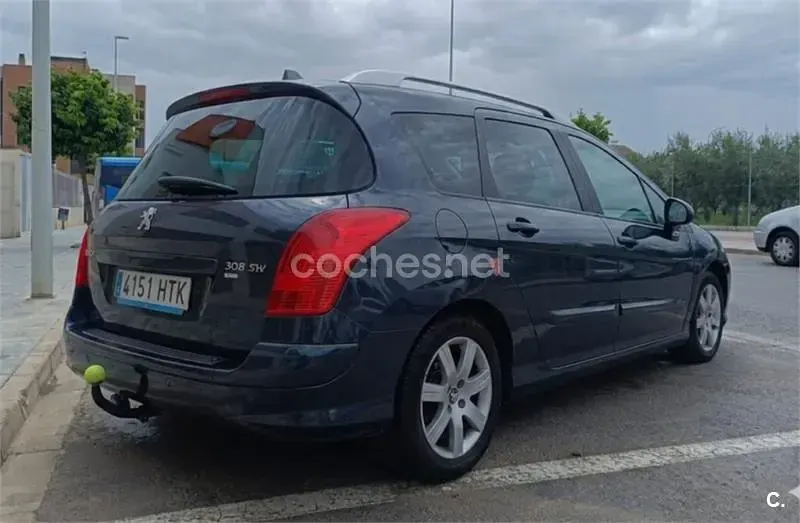Usado Peugeot 308 SW Active 115 CV (84 kW) 2013 Azul Familiar