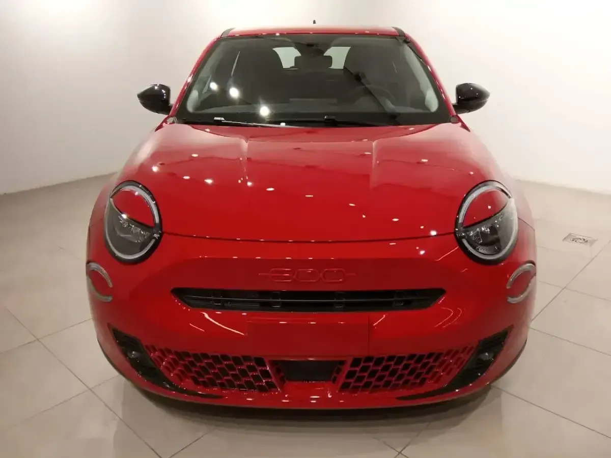 Usado Fiat 600E Red 114 kW (156 CV) 2023 Rojo
