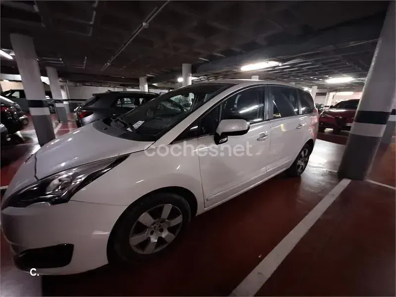 Usado Peugeot 5008 Allure 150 CV (110 kW) 2014 Blanco Monovolumen