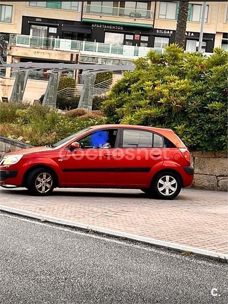 Usado Kia Rio EX 97 CV (71 kW) 2005 Naranja Berlina