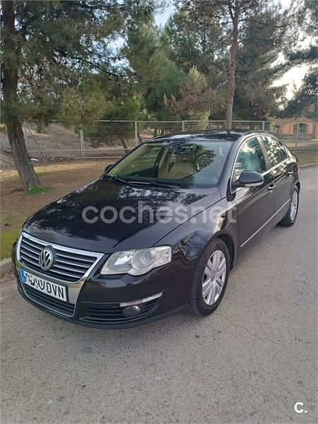 Negro Usado 2006 VW Passat Highline Berlina | 4650 € (Precio justo) - Imagen 1/4