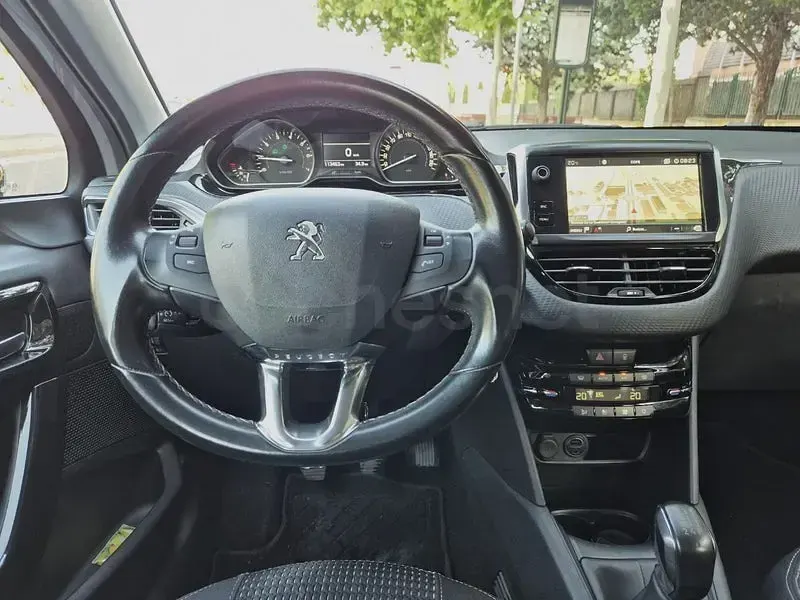 Usado Peugeot 208 Allure 82 CV (60 kW) 2018 Gris / plata Utilitario