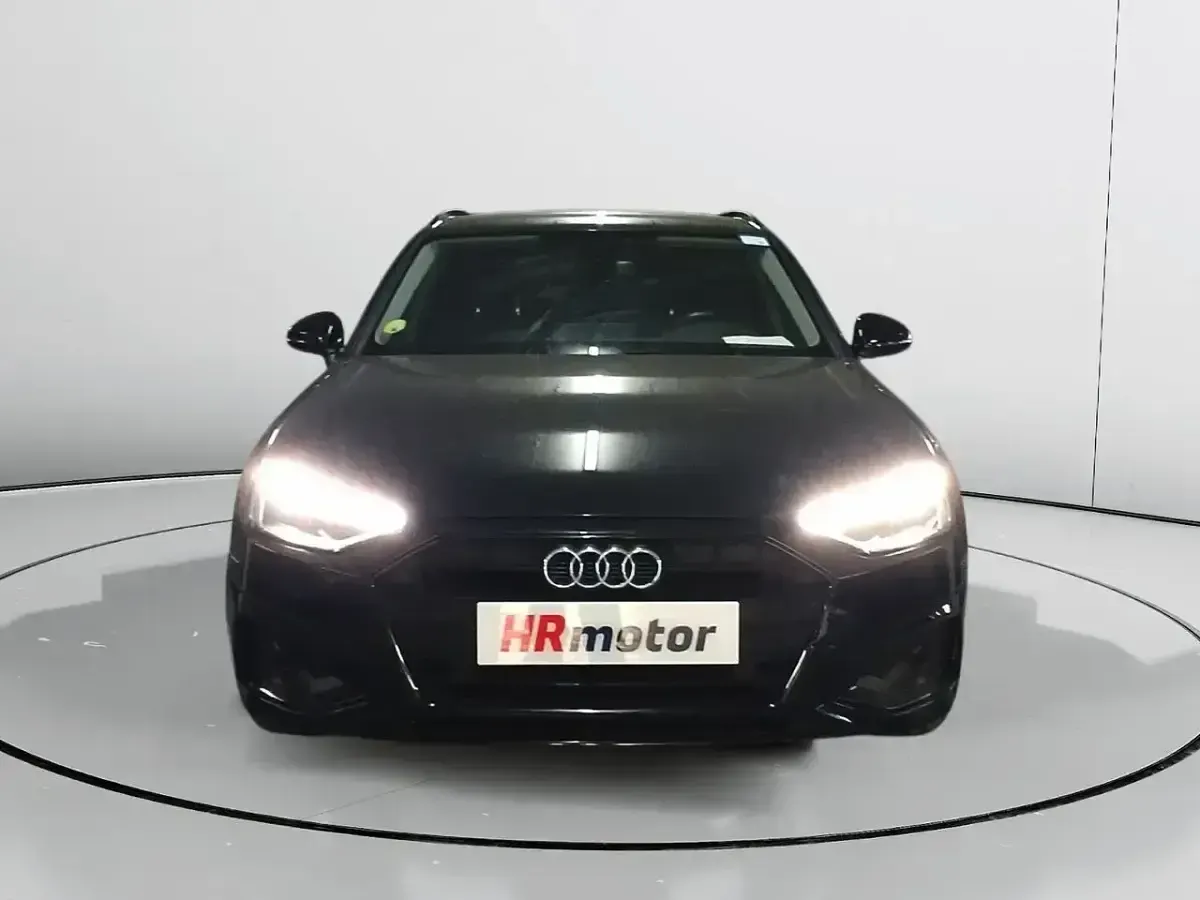 Käytetty Audi A4 Business 163 HP (119 kW) 2022 Musta Farmari