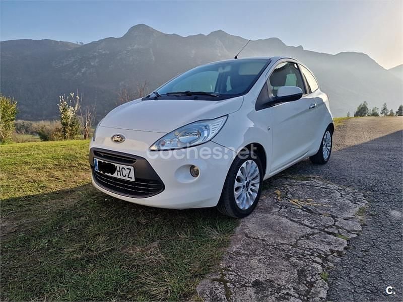 Usado Ford Ka Titanium 75 CV (55 kW) 2011 Blanco Utilitario