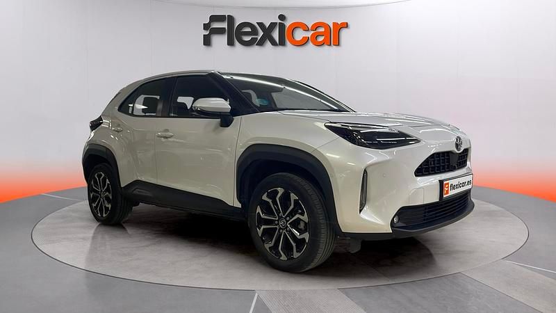 Usado Toyota Yaris Hybrid Active 116 CV (85 kW) 2022 Blanco