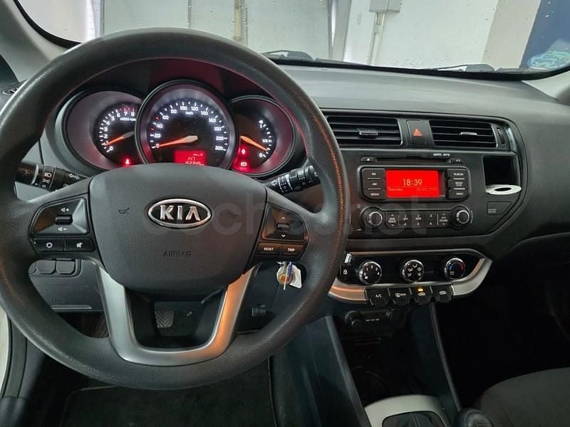 Usado Kia Rio 85 CV (62 kW) 2012 Blanco Berlina
