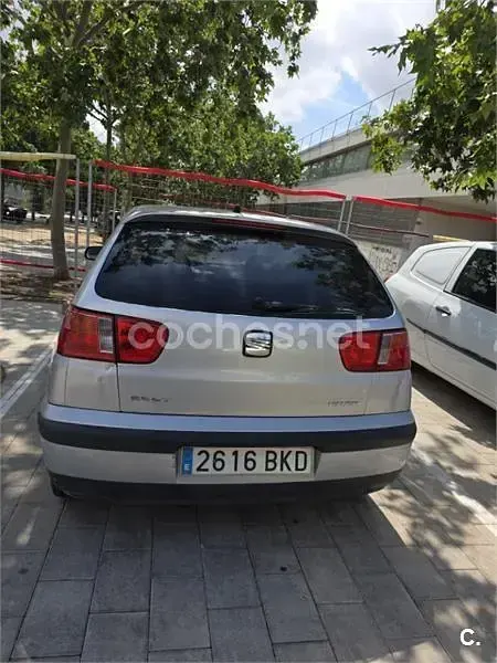Usado Seat Ibiza 75 CV (55 kW) 2001 Gris / plata Utilitario