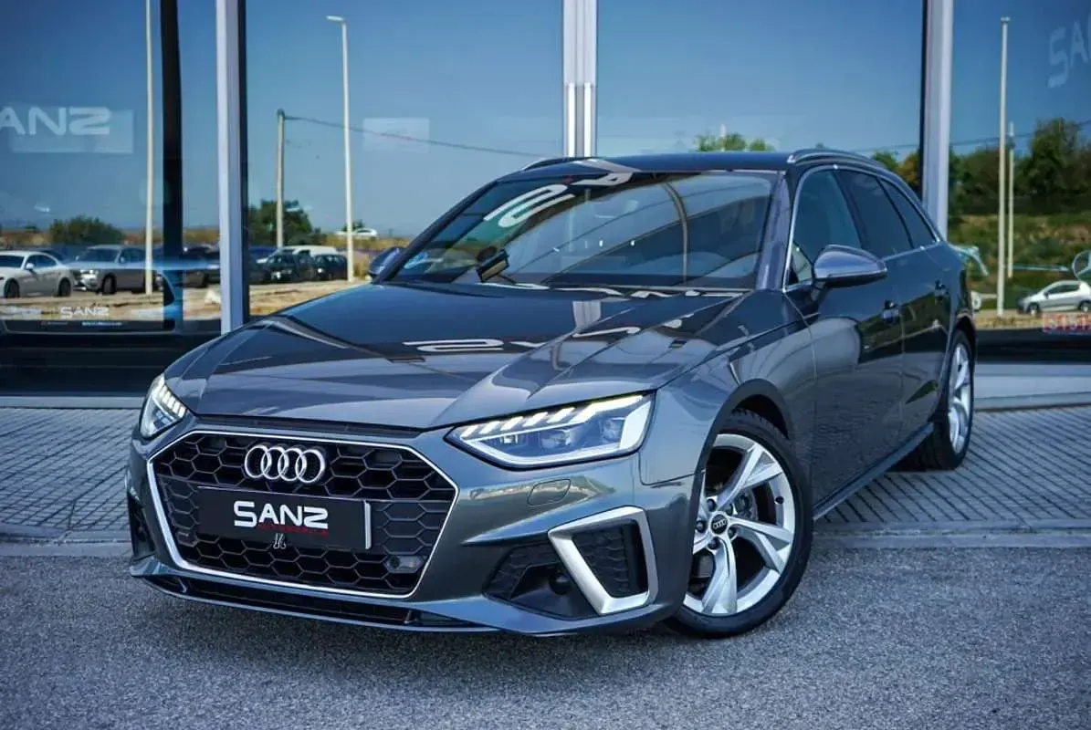 Begagnad Audi A4 Advanced 163 HK (119 kW) 2023 Beige Sedan