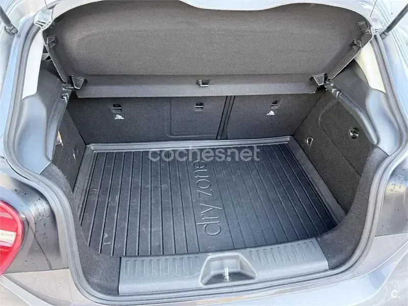 Usado Mercedes A180 Urban 109 CV (80 kW) 2014 Gris / plata Berlina