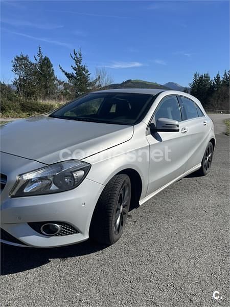 Usado Mercedes A180 Urban 122 CV (89 kW) 2013 Gris / plata Berlina