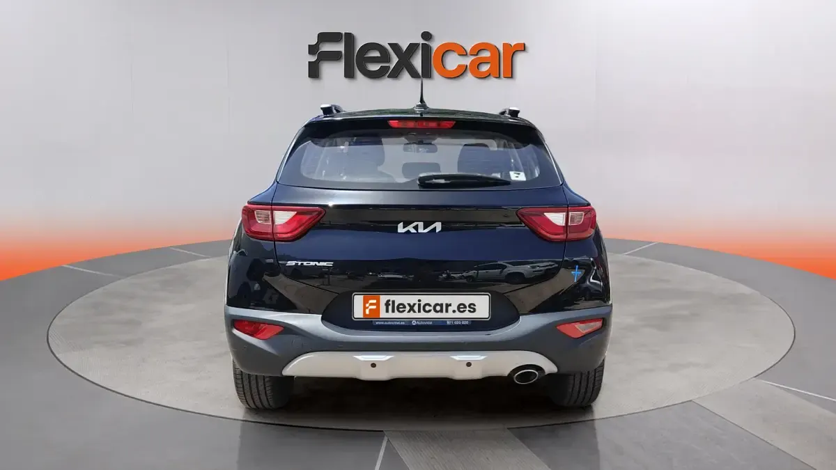 Usado Kia Stonic 84 CV (61 kW) 2021 Negro SUV