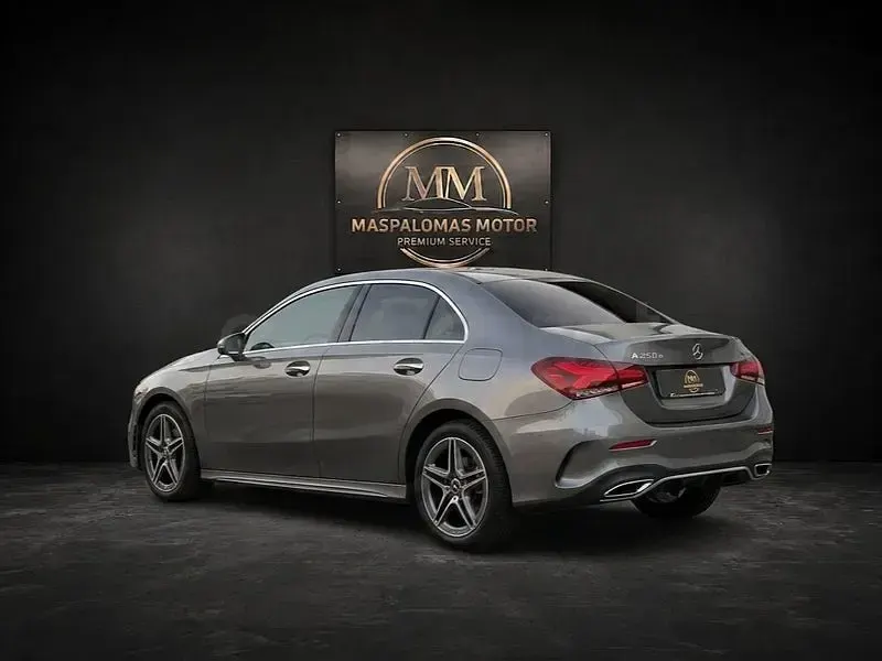 Usado Mercedes A250 218 CV (160 kW) 2023 Gris / plata Berlina