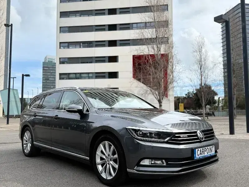 Usado VW Passat Sportline 240 CV (176 kW) 2015 Gris / plata Familiar