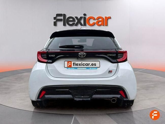 Usado Toyota Yaris Hybrid Sport 116 CV (85 kW) 2023 Blanco Berlina