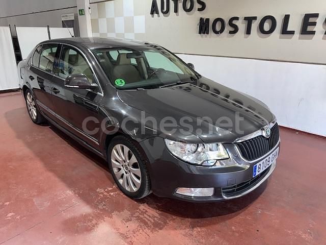 Negro Usado 2008 Skoda Superb Elegance Berlina | 6495 € - Imagen 1/4