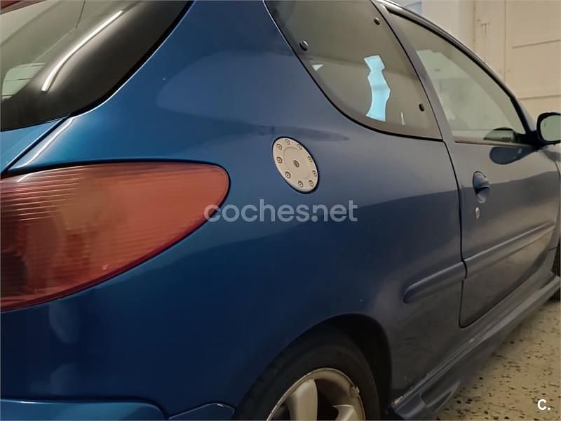 Usado Peugeot 206 GTi 138 CV (101 kW) 1999 Azul Utilitario
