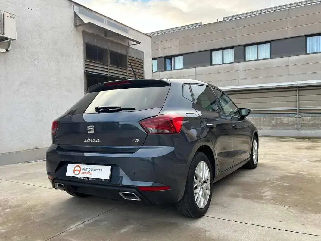 Usado Seat Ibiza FR 116 CV (85 kW) 2024 Gris Utilitario