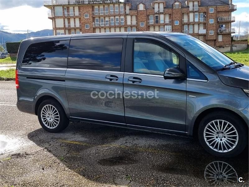 Usado Mercedes V220 Exclusive 163 CV (119 kW) 2016 Gris / plata Monovolumen