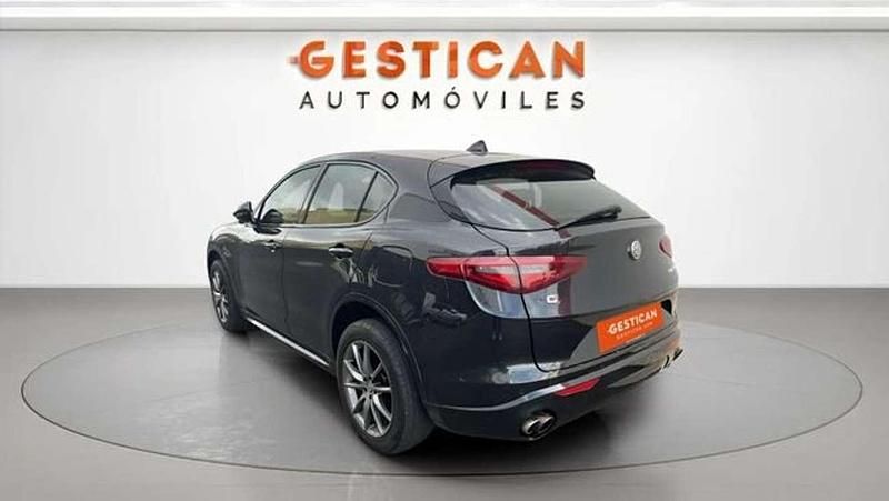 Usado Alfa Romeo Stelvio 280 CV (205 kW) 2018 Gris SUV
