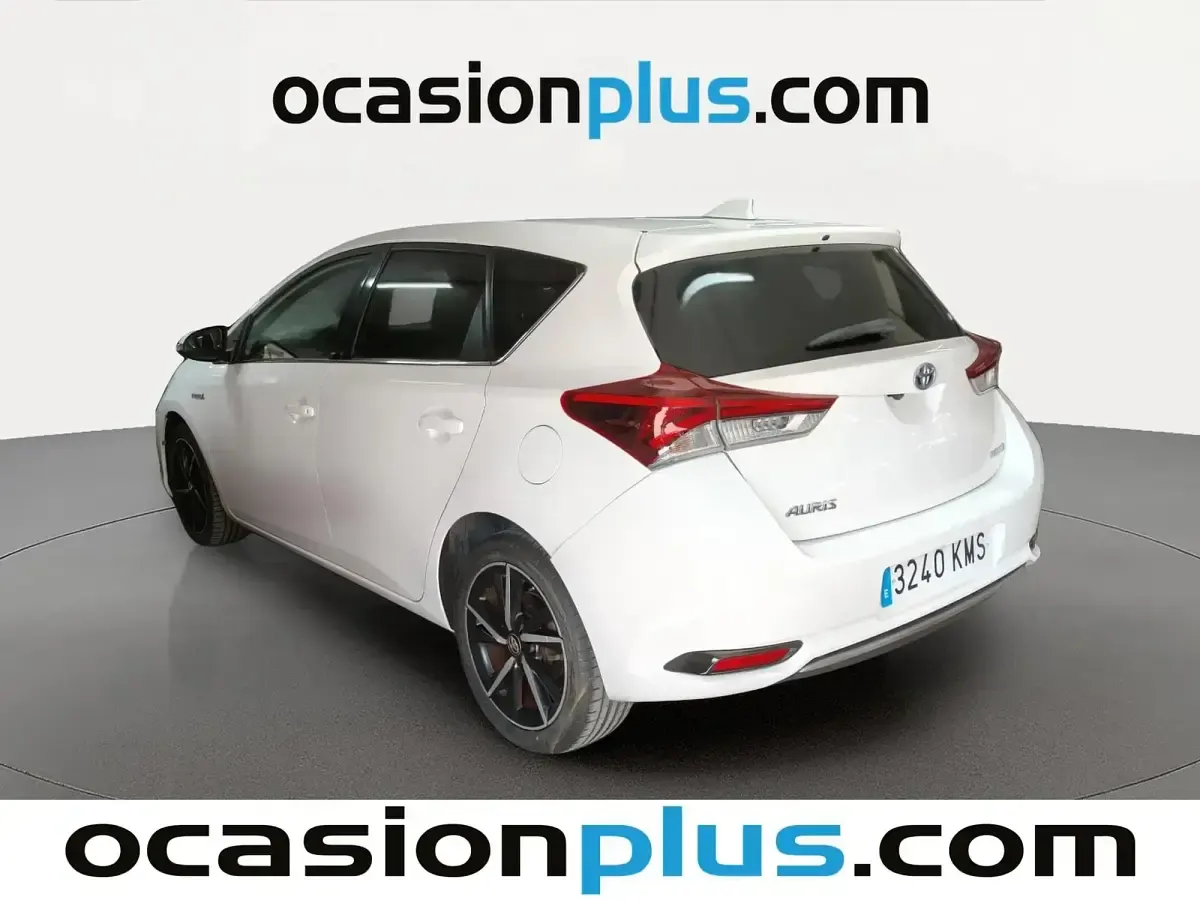 Usado Toyota Auris Hybrid Edition 136 CV (100 kW) 2018 Blanco Berlina